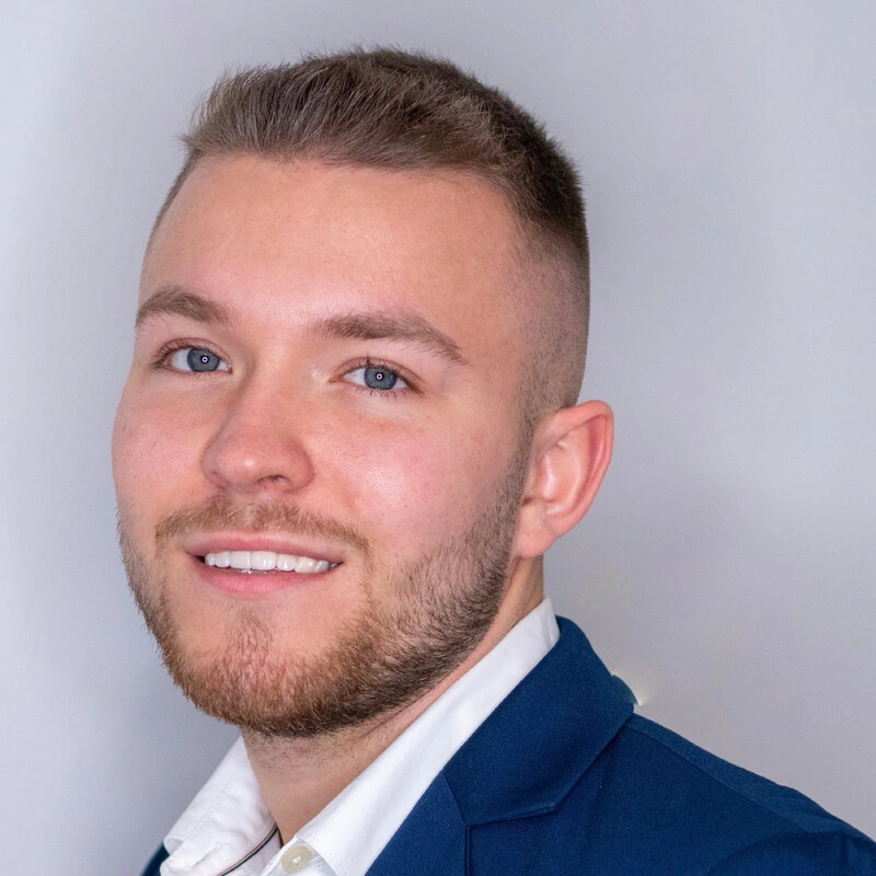 Végh Márk ingatlanértékesítő